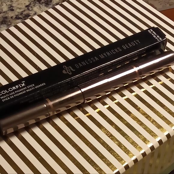 Danessa Myricks Multi-use Duo Pigment Stick. Prismatic duo For Eyes,Lips &Face - Picture 2 of 6